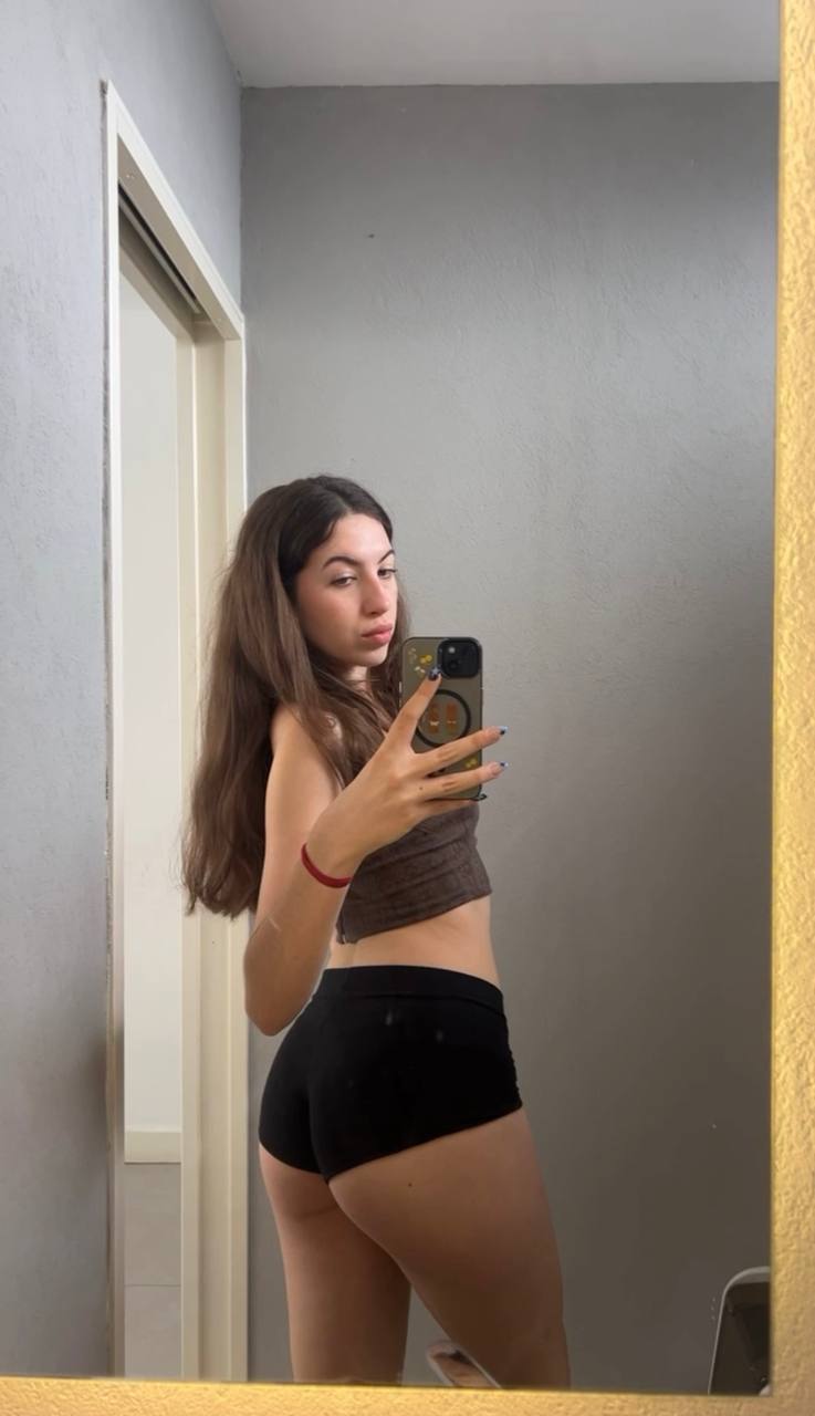 Amber in her underwear in Shaoxing