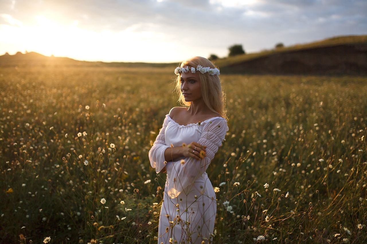 Girls in Slavic costumes in Shaoxing